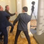 Бійка в кулуарах парламенту!!! Побилися депутати Соболєв та Івченко 